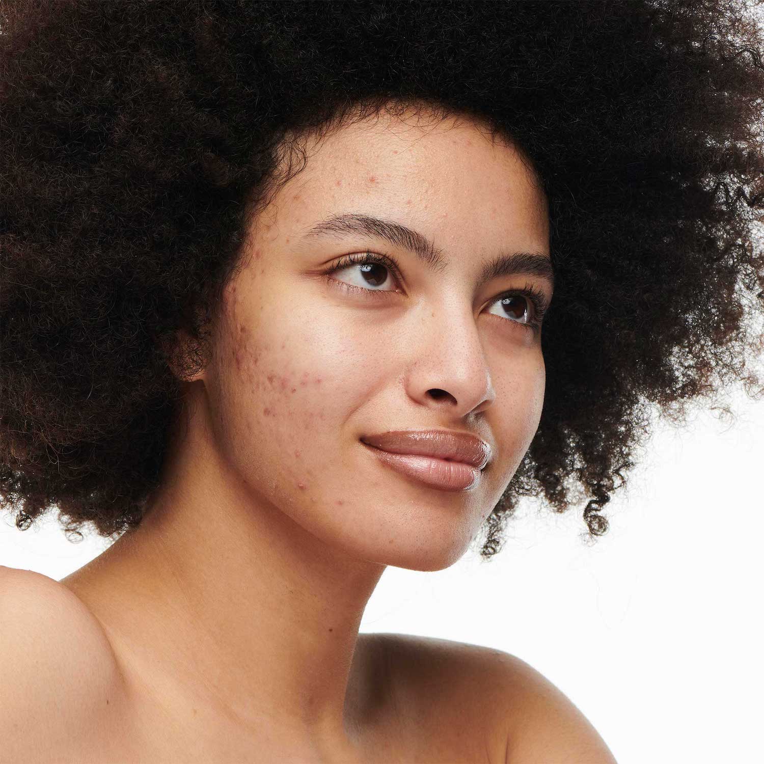 STUDIO RADIANCE SERUM-POWERED (BASE DE MAQUILLAJE PARA ROSTRO)